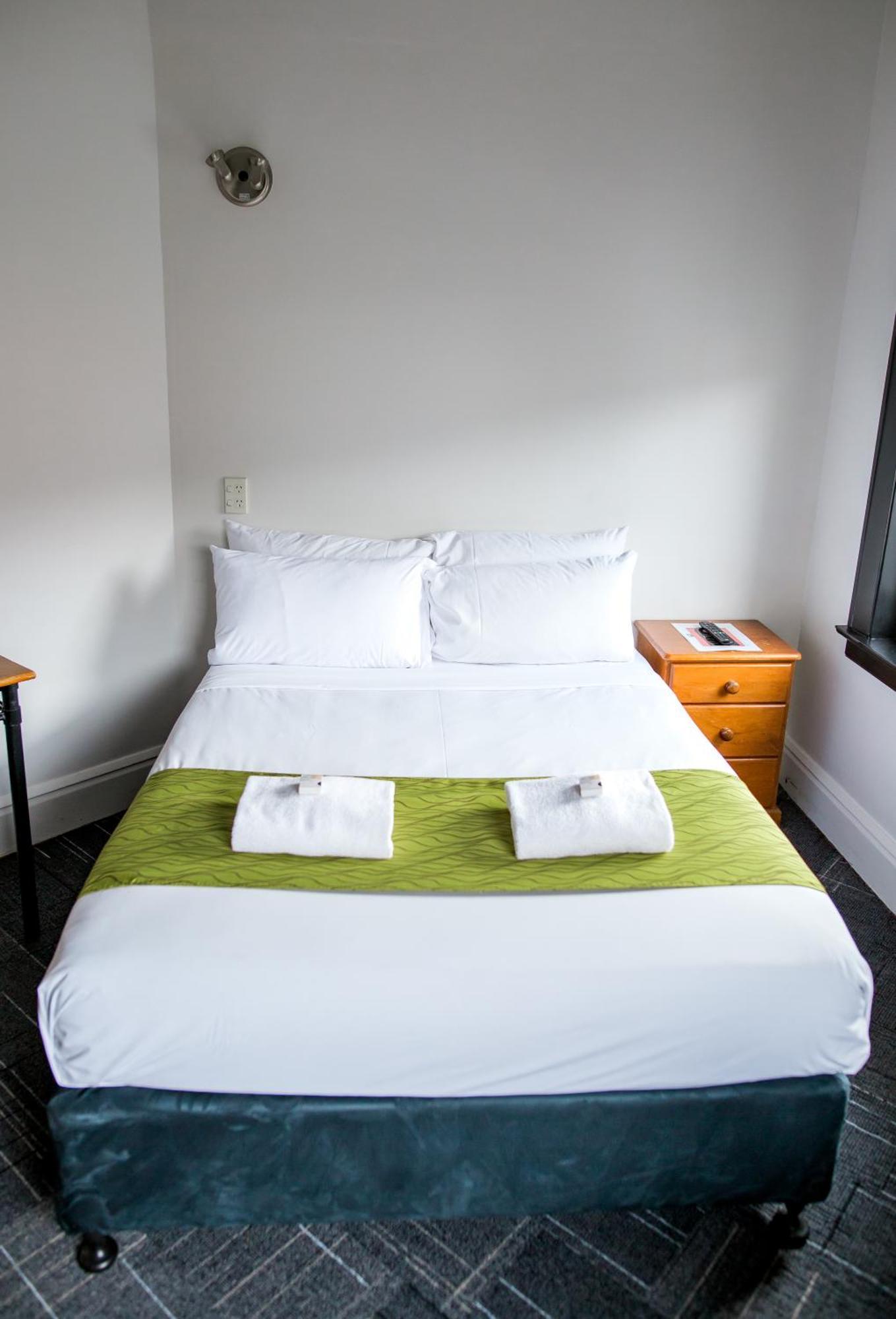 The Cambridge & Backpackers Hostal