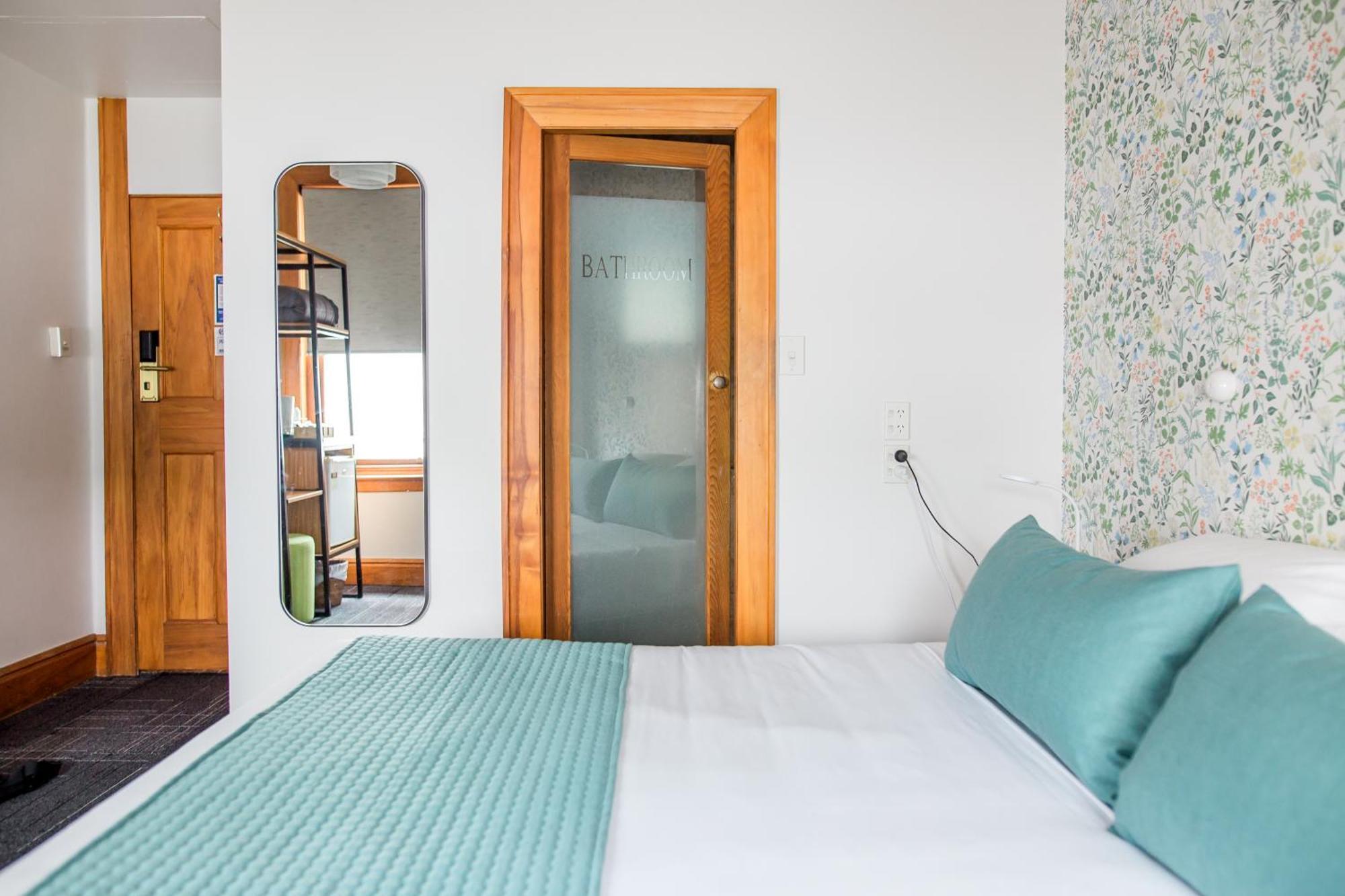 The Cambridge & Backpackers Hostal *